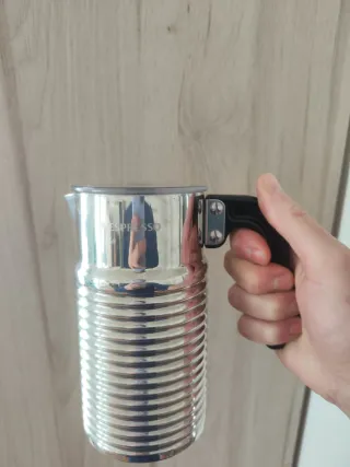 Cafetera Nespresso Delonghi y Aeroccino