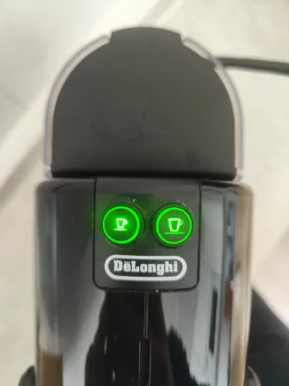 Cafetera Nespresso Delonghi y Aeroccino