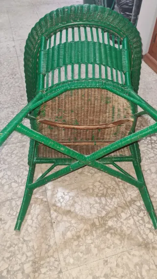 Sillón de mimbre verde