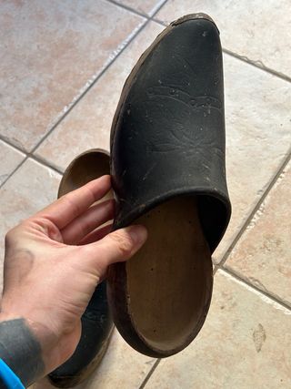 Zuecos Talla 30 Madera y Cuero