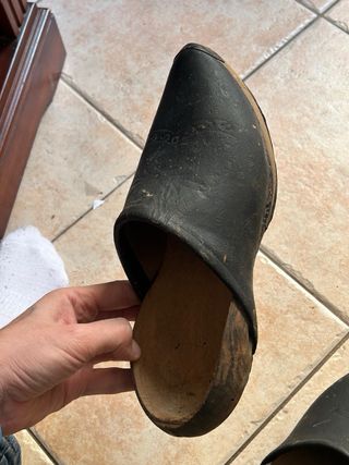 Zuecos Talla 30 Madera y Cuero