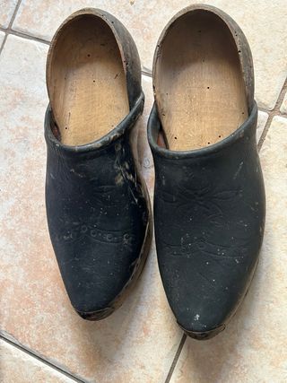 Zuecos Talla 30 Madera y Cuero