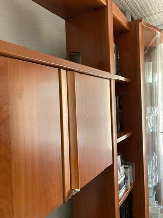 Mueble de salón madera y cristal