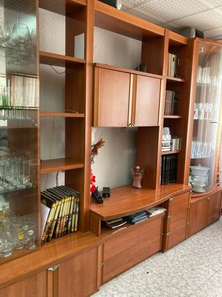 Mueble de salón madera y cristal