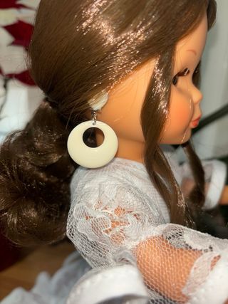 Muñeca Nancy con Bata de cola de encaje artesanal