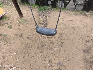 Columpio infantil de madera