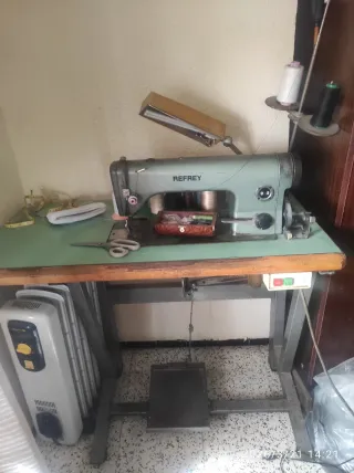 Máquina de coser Refrey