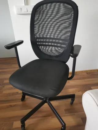 Silla de oficina con ruedas silenciosas