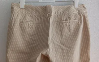 Bermudas de rayas beige y blancas