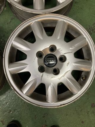 Llantas Volvo R15