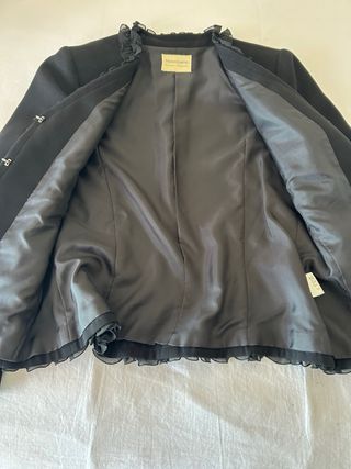 Chaqueta Trigomiro Negra con Volantes
