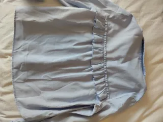 Camisa azul con parche de libélula