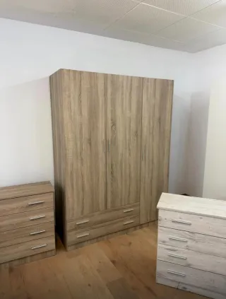 Armario de madera color beige/marrón