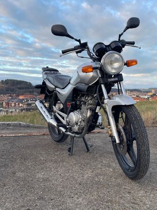 Moto Yamaha YBR 125 Plata