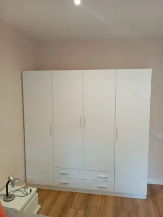 Armarios blancos de madera