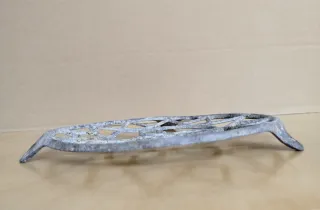 Salvamanteles metálico antiguo decorativo