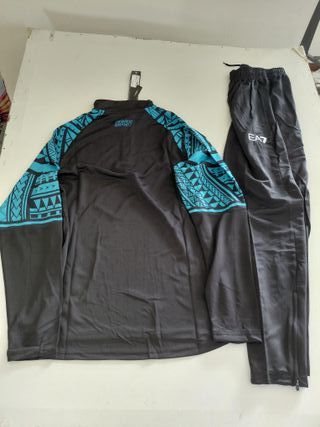 Tuta EA7 nera e turchese