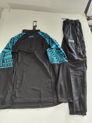 Tuta EA7 nera e turchese