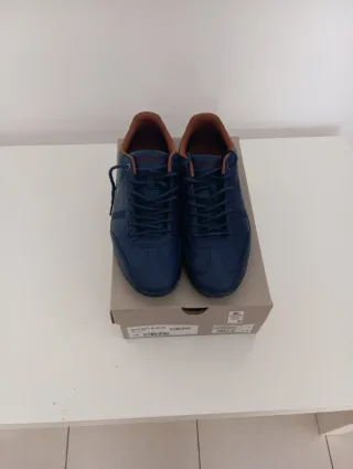 Zapatillas deportivas Lacoste azul y morado