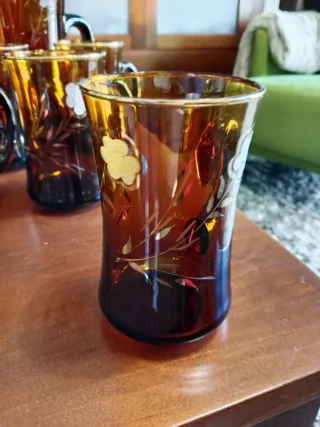 Jarra y 6 vasos de cristal ámbar