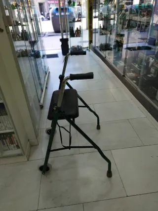 Andador Cyman con asiento y ruedas