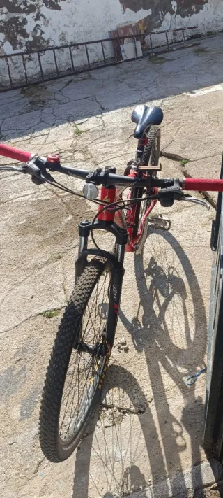 Bicicleta de Montaña Roja