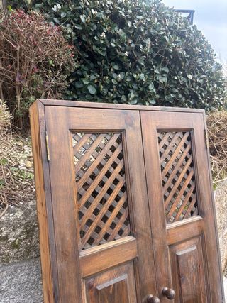 2 Puertas de madera con celosía