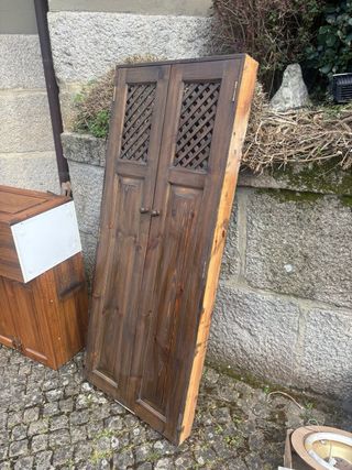 2 Puertas de madera con celosía