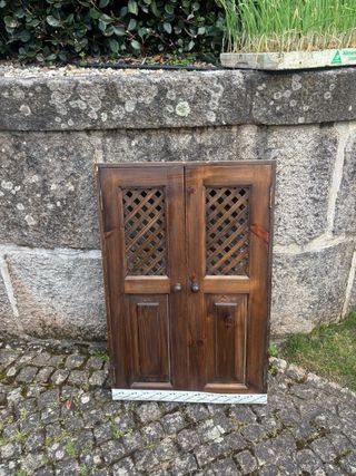 2 Puertas de madera con celosía
