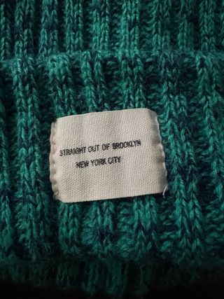 Gorro de invierno tejido verde y azul