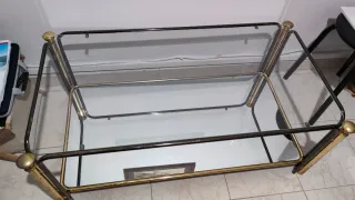 Mesa auxiliar cristal y metal dorado