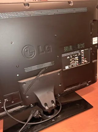 Televisión LG Pantalla Plana Negra