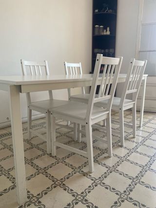 Mesa extensible + 4 sillas madera blanca