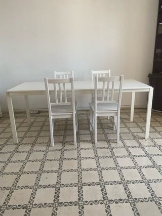Mesa extensible + 4 sillas madera blanca