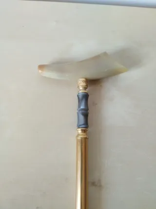 Empuñadura de bastón de jade y metal