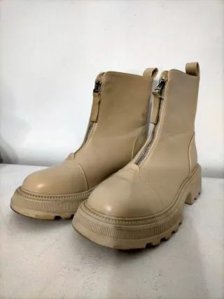 Botas de mujer beige con cremallera