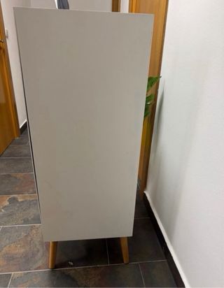 Cajonera de madera beige y negra