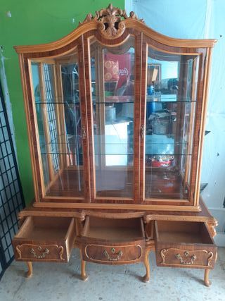 Vitrina de madera y cristal de 1964