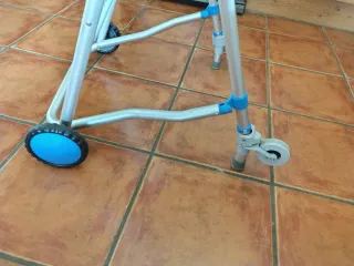 Andador para adultos con ruedas