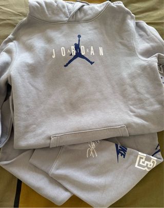 Conjunto chandal niño talla 10/ 12 y Jordan Gris