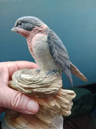 Figura de Golondrina de porcelana biscuit