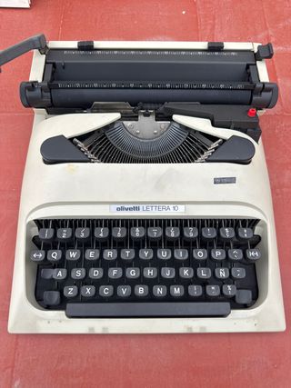 Máquina de escribir Olivetti Lettera 10