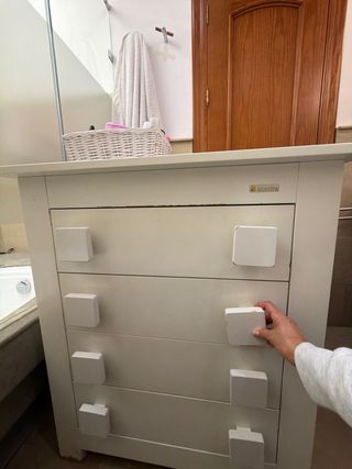 Cómoda Alondra 4 cajones madera blanca, con ruedas