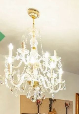 Lámpara de araña de cristal dorada