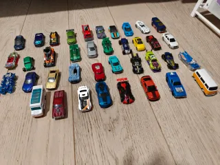 Camión Hot Wheels + 38 Coches