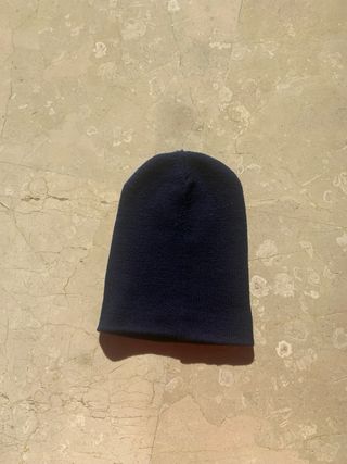 Gorro Nike Azul Marino con Logo Rojo
