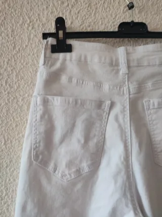 Jeans vaqueros blancos