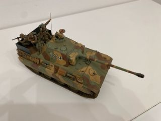 1:35 Built German Panther G with Figures