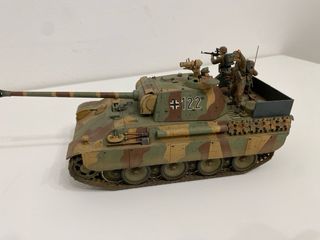 1:35 Built German Panther G with Figures