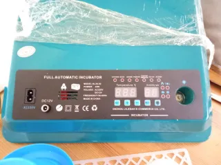 Incubatrice automatica 36 uova con accessori